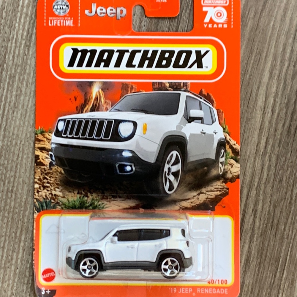 Matchbox Car White Jeep Chrysler Renegade 2019 Truck SUV 4WD MBX Mattel New